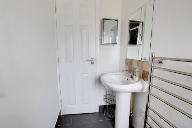 Flat 3 shower room