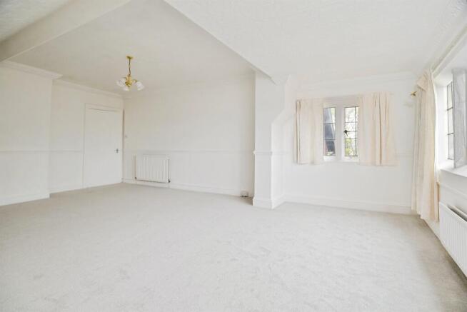 2 bed Flat for sale Image 4