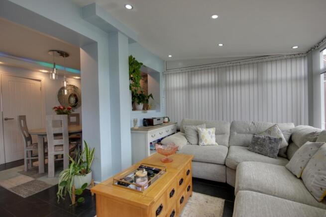 4 bed Semi-Detached for sale Image 12