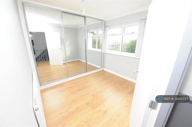 3 bed Semi-Detached to rent Image 10