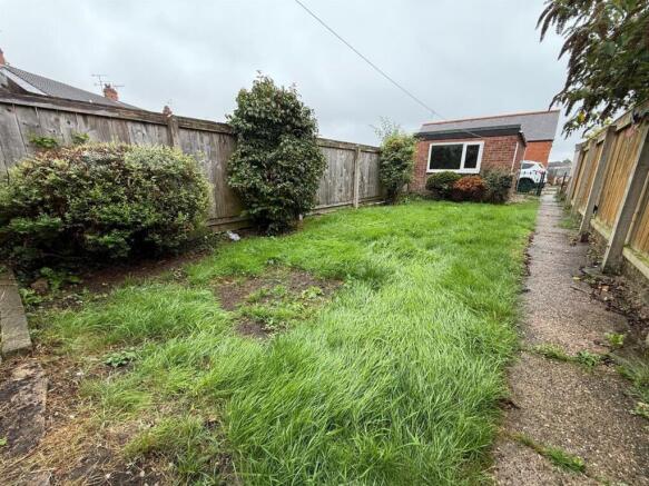 3 bed Terraced to rent Image 12