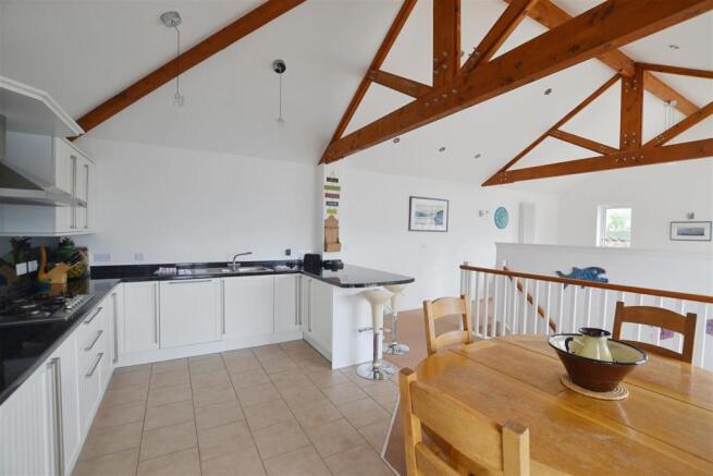 kitchen..JPG