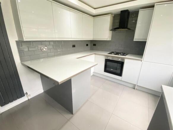 4 bed Semi-Detached for sale Image 6