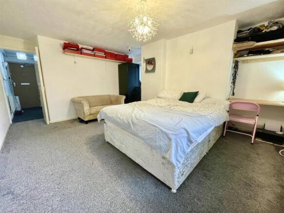 Lounge/ Bedroom