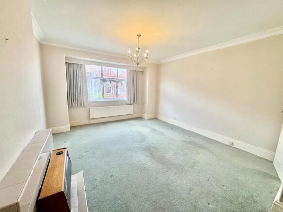 2 bed Flat for sale Image 9