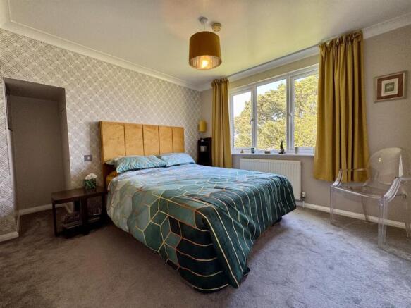 BEDROOM 4