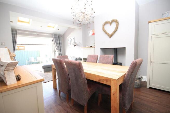 FAMILY/ DINING ROOM