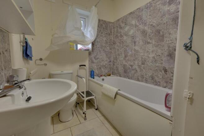 2 bed Flat to rent Image 7