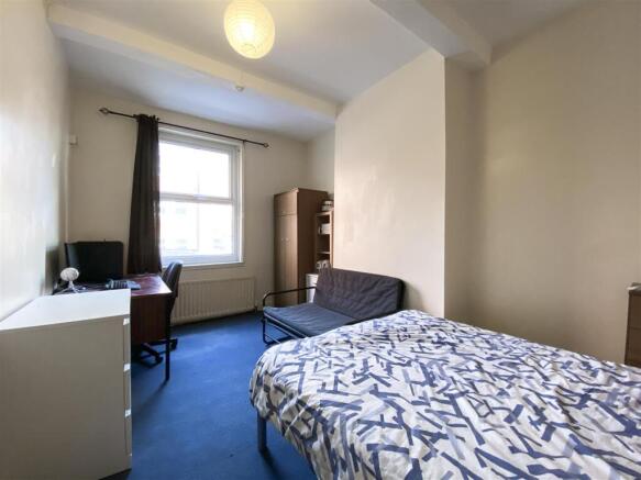 5 bed House to rent Image 9
