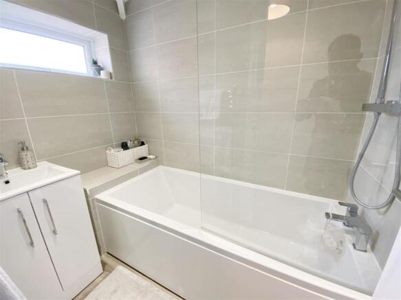 Bathroom 1.jpg