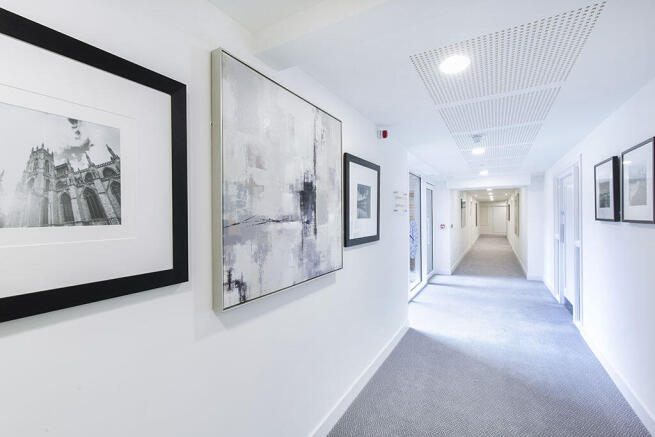 2 bed Apartment to rent Image 9
