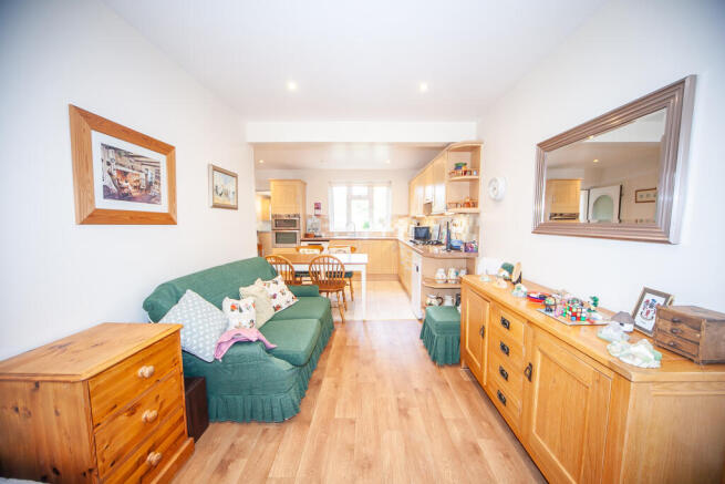 Kitchen/dining/living area