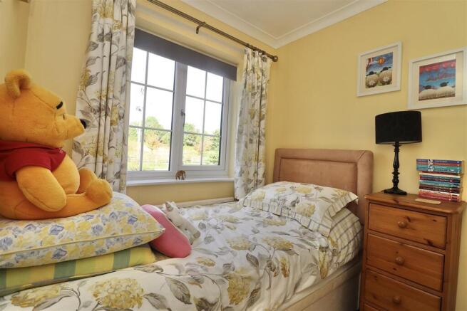 4 bed House for sale Image 11
