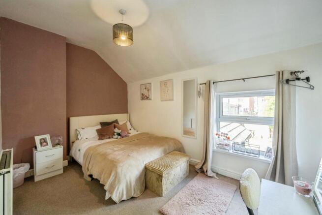 3 bed Terraced for sale Image 8