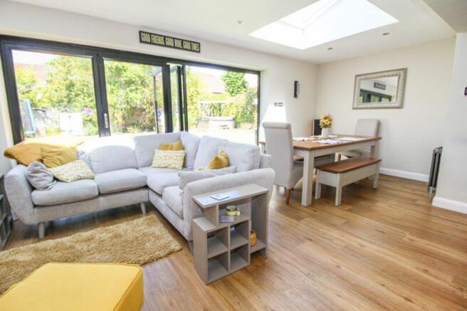 Kitchen/dining/family room