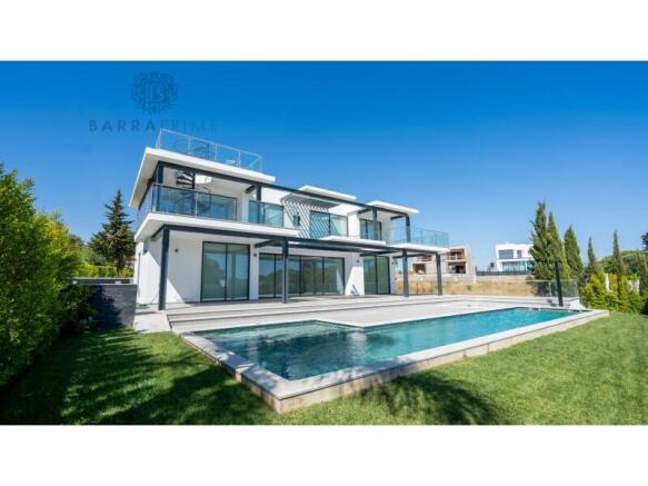 Luxury Villa with 4 Bedrooms and Private Pool close to Maria Luisa Beach