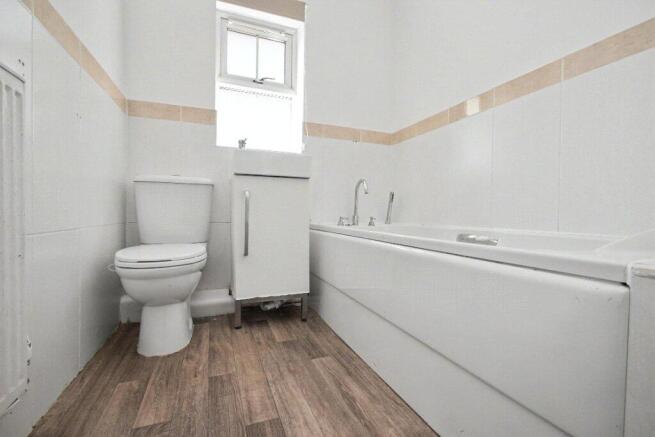 4 bed Detached for sale Image 7