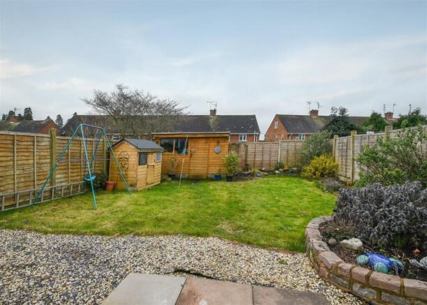 25 Ashenden Rise - Garden.jpg