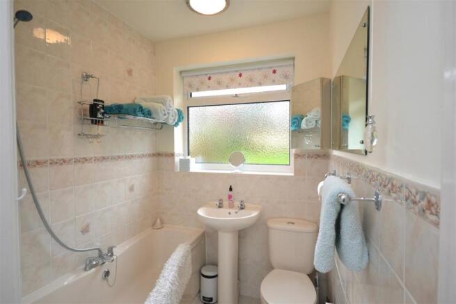 Bathroom a.jpg