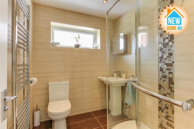 FAMILY BATHROOM: