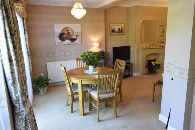 Dining/Lounge Area