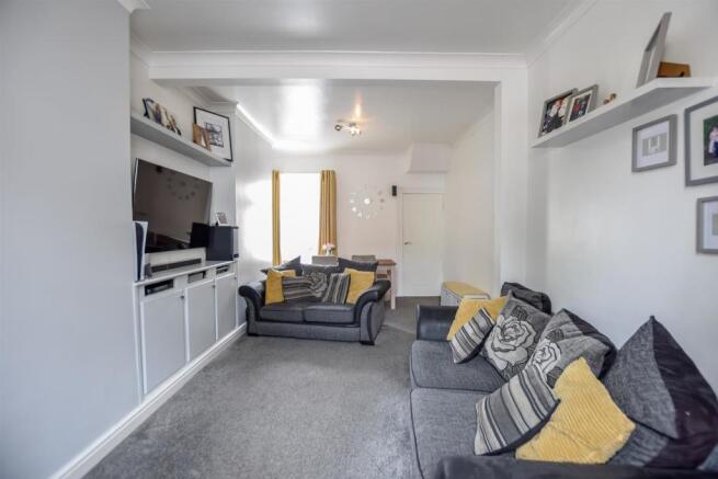 Living Room/Dining Area