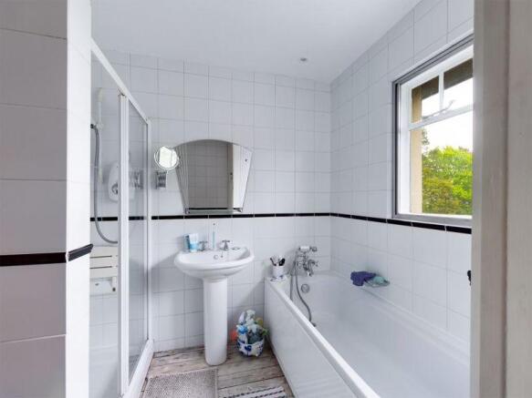 Family bathroom 