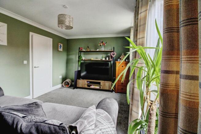 4 bed Semi-Detached for sale Image 8