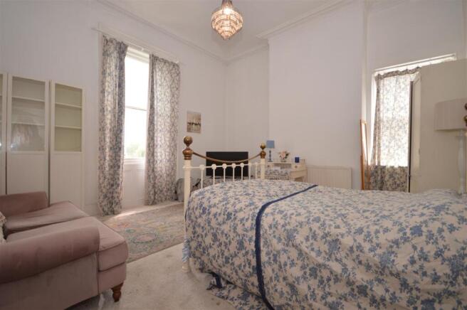 4 bed Detached for sale Image 10