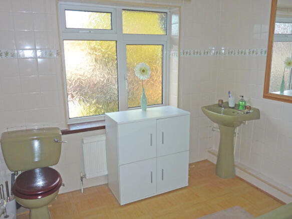 UPSTAIRS BATHROOM/WC
