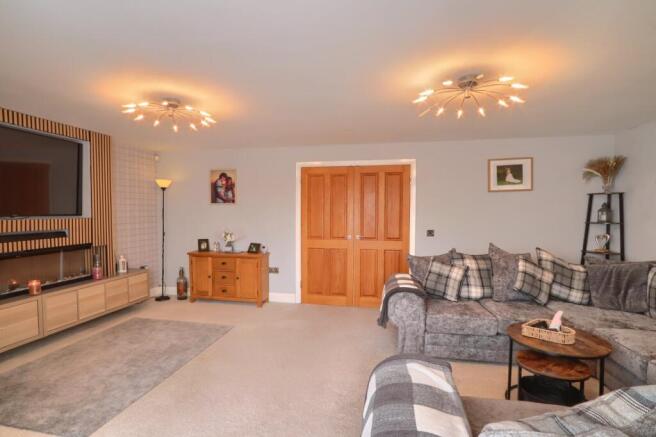 4 bed Detached for sale Image 4