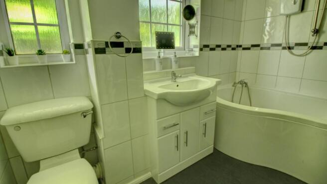 Family Bathroom (from doorway)