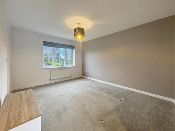 Southwell Drive, Houlton, Rugby photo 3