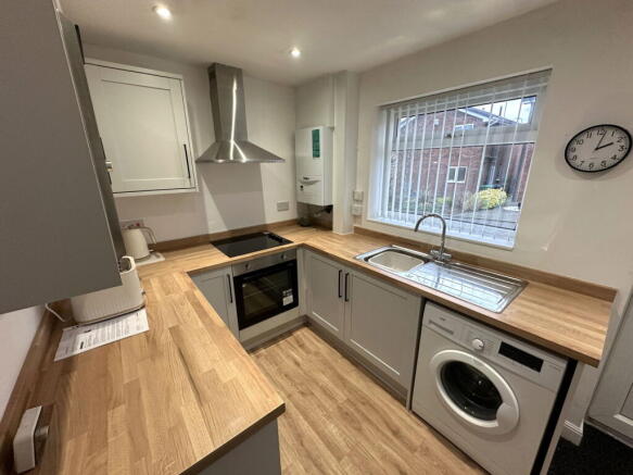 2 bed Semi-Detached Bungalow for sale Image 10