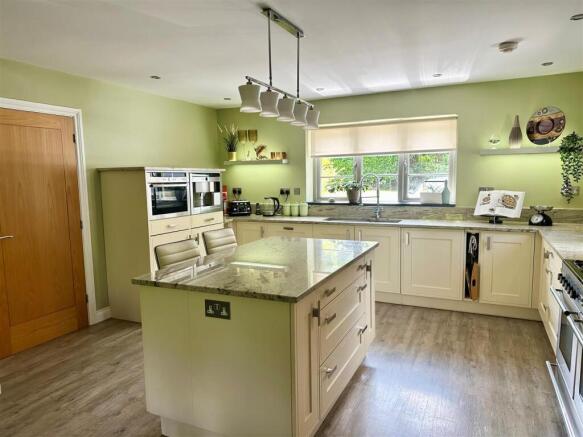 Kitchen 1.jpg