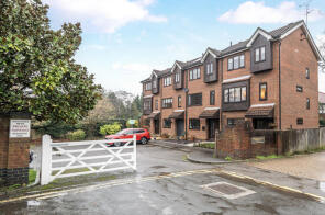 4, Woodhaven Mews, Gainsborough Court, Walton-on-thames KT12 1LX