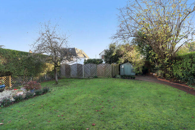 Cricketers Lane, Windlesham photo 4