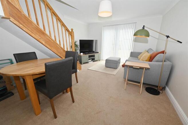 2 bed Terraced to rent Image 7