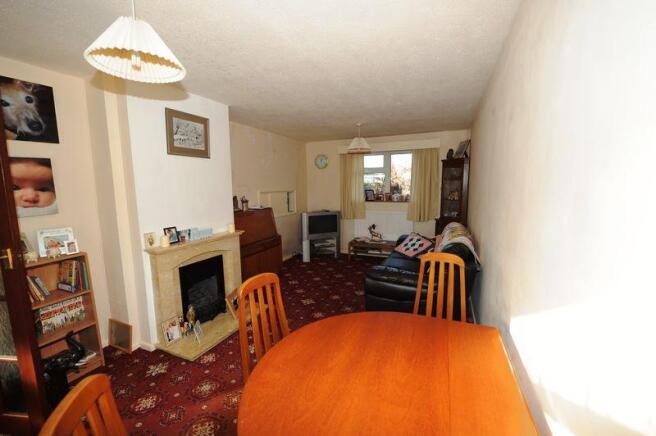 Lounge & Dining Area
