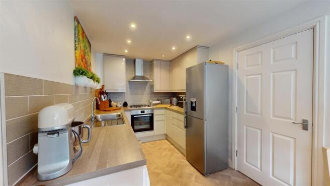 3 bed Town House for sale Image 4