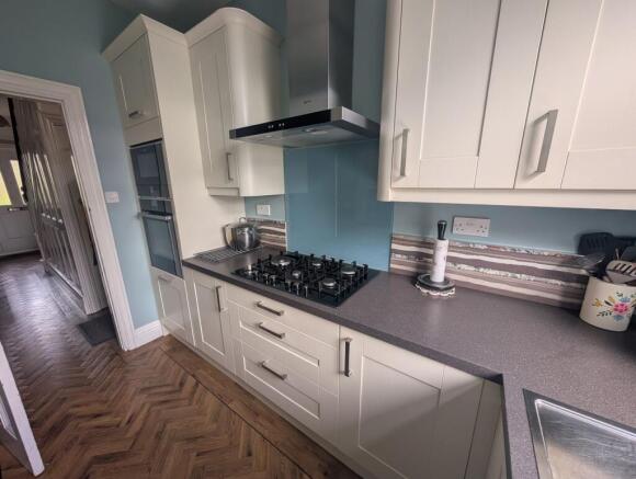 5 bed Semi-Detached for sale Image 11