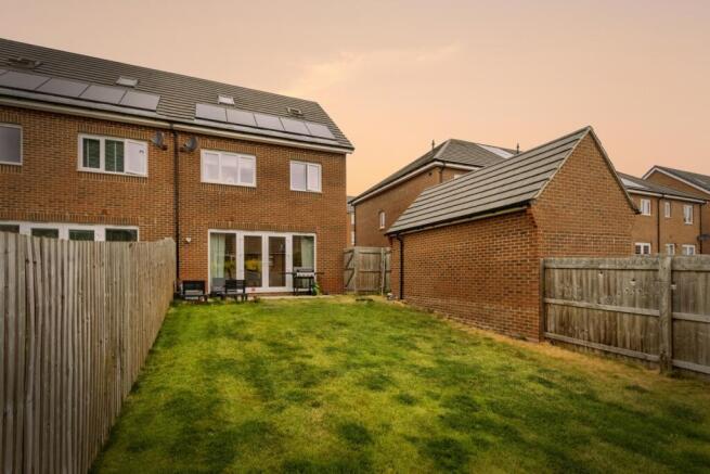 4 bed Semi-Detached for sale Image 4