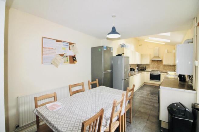 Dining/Kitchen Areas