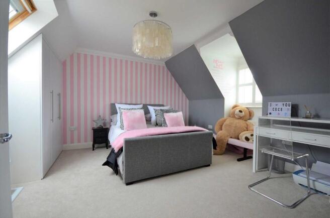 TOP FLOOR BED 4