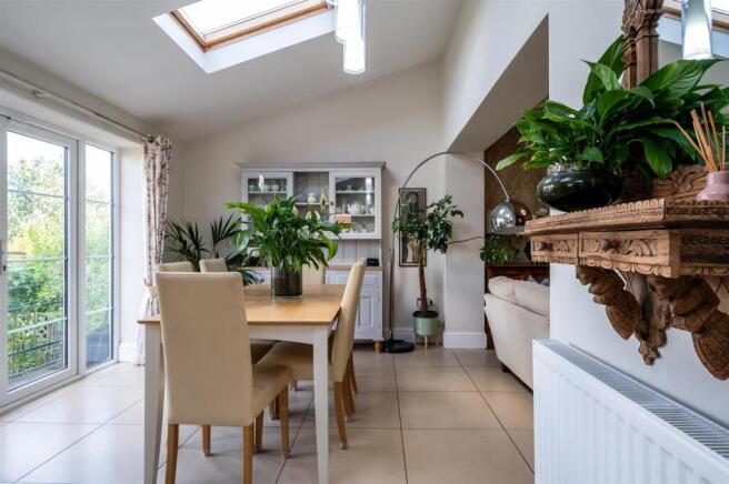 4 bed Semi-Detached for sale Image 10