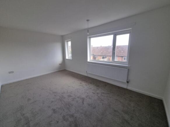 3 bed Terraced to rent Image 12