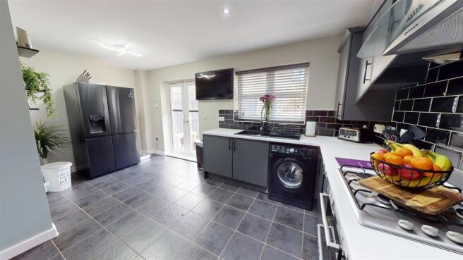 4 bed Town House for sale Image 5