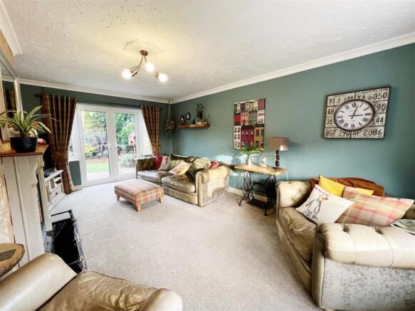 Lounge pic 1.jpg