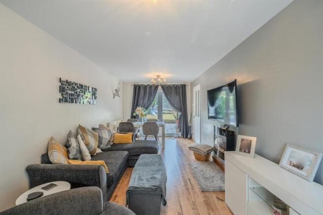 102 Henllys Way-8.jpg