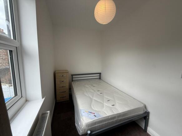 2 bed Terraced to rent Image 6